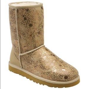 UGG Australia Classic Short Metallic Logo